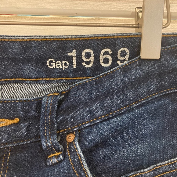 SOLD Gap Real Straight Jeans Size 6/28 Darker Wash - Picture 3 of 8